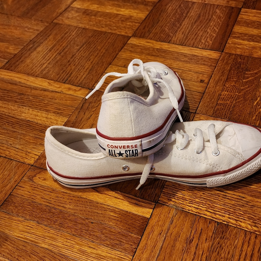 Women's dainty converse size 5.5